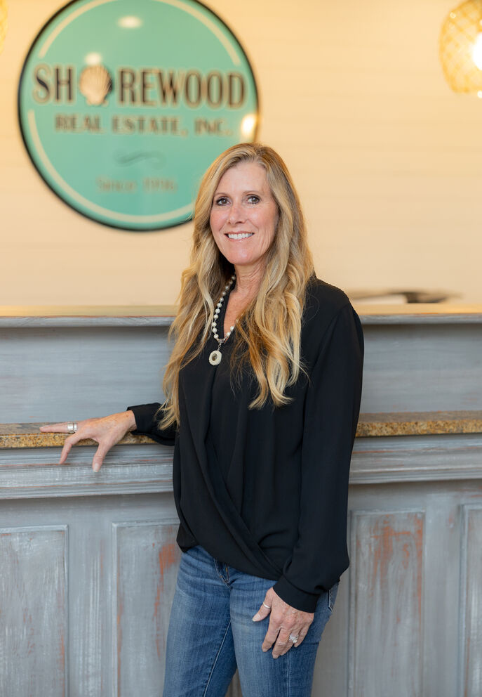 Agent Danielle Register Lewis